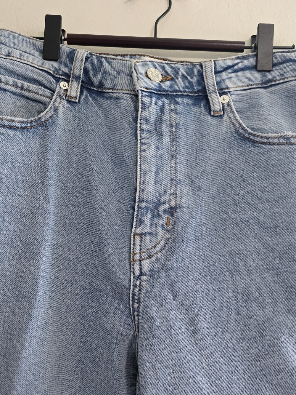 Frame Denim The Ruler High-Rise Slim-Leg Jeans in Mid Denim - Picture 4 of 11